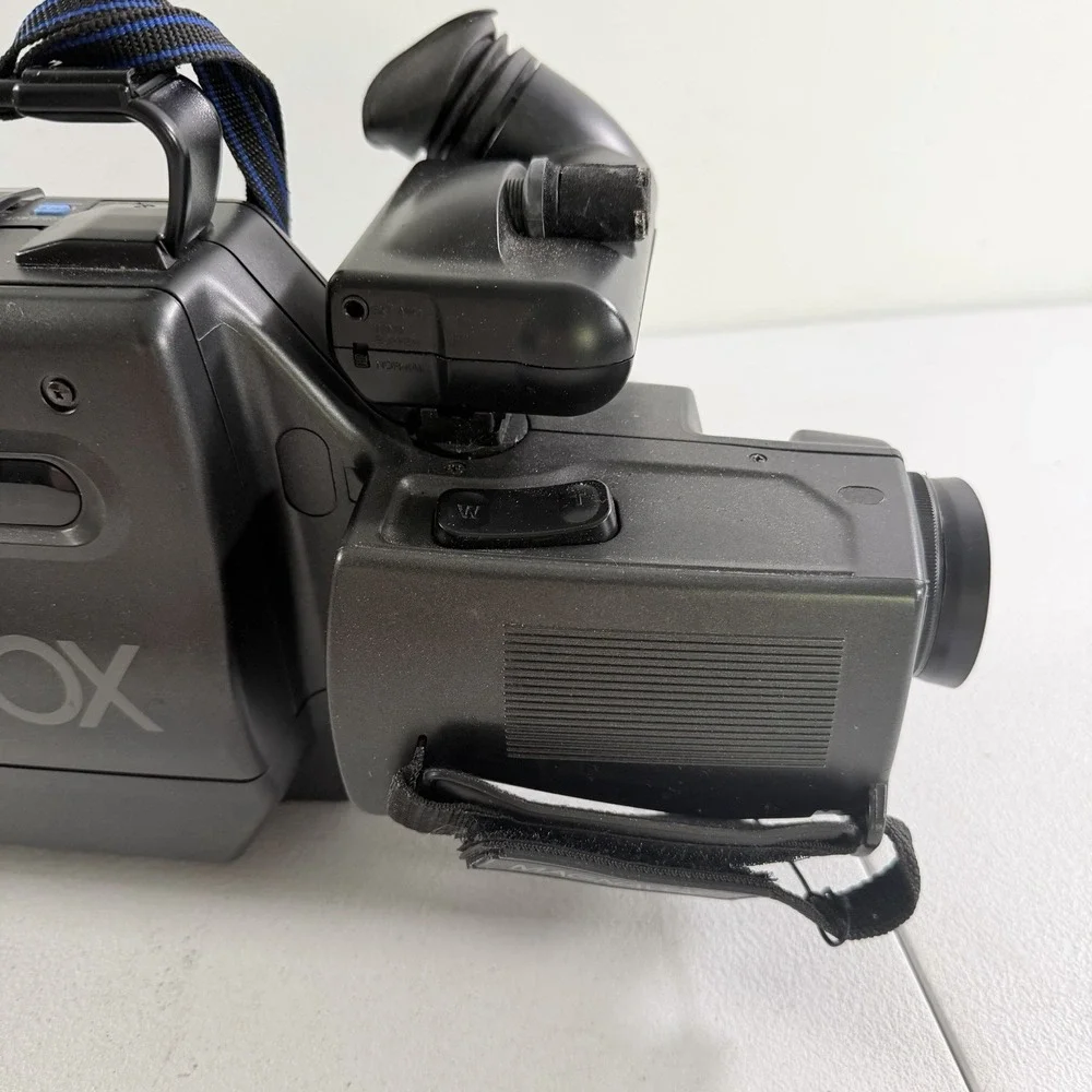 Vintage Magnavox Movie Maker VHS Camcorder CVK300AV02 AS IS FOR PARTS READ